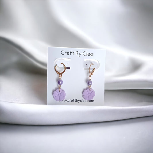 Daisy polymer clay earrings with pearl accent.